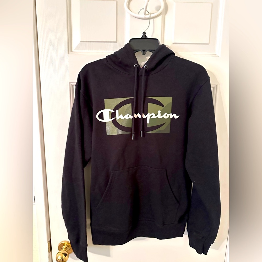 Women’s Medium, Technically Men’s Small NWOT Champion Pullover Hoodie!!